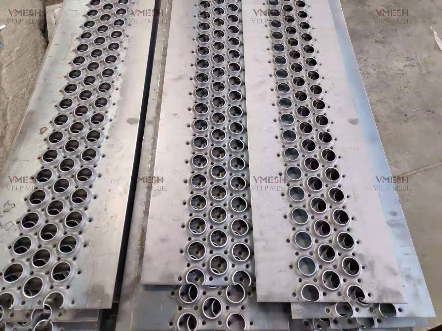 Heavy Duty 2-4m Grip Strut Safety Grating Diamond Channel Grating Abrasion Proof