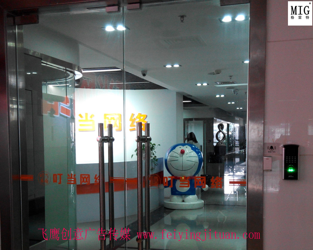 corperation enterprise mascots brand image statue in props and oddities door gate exhibition decoration
