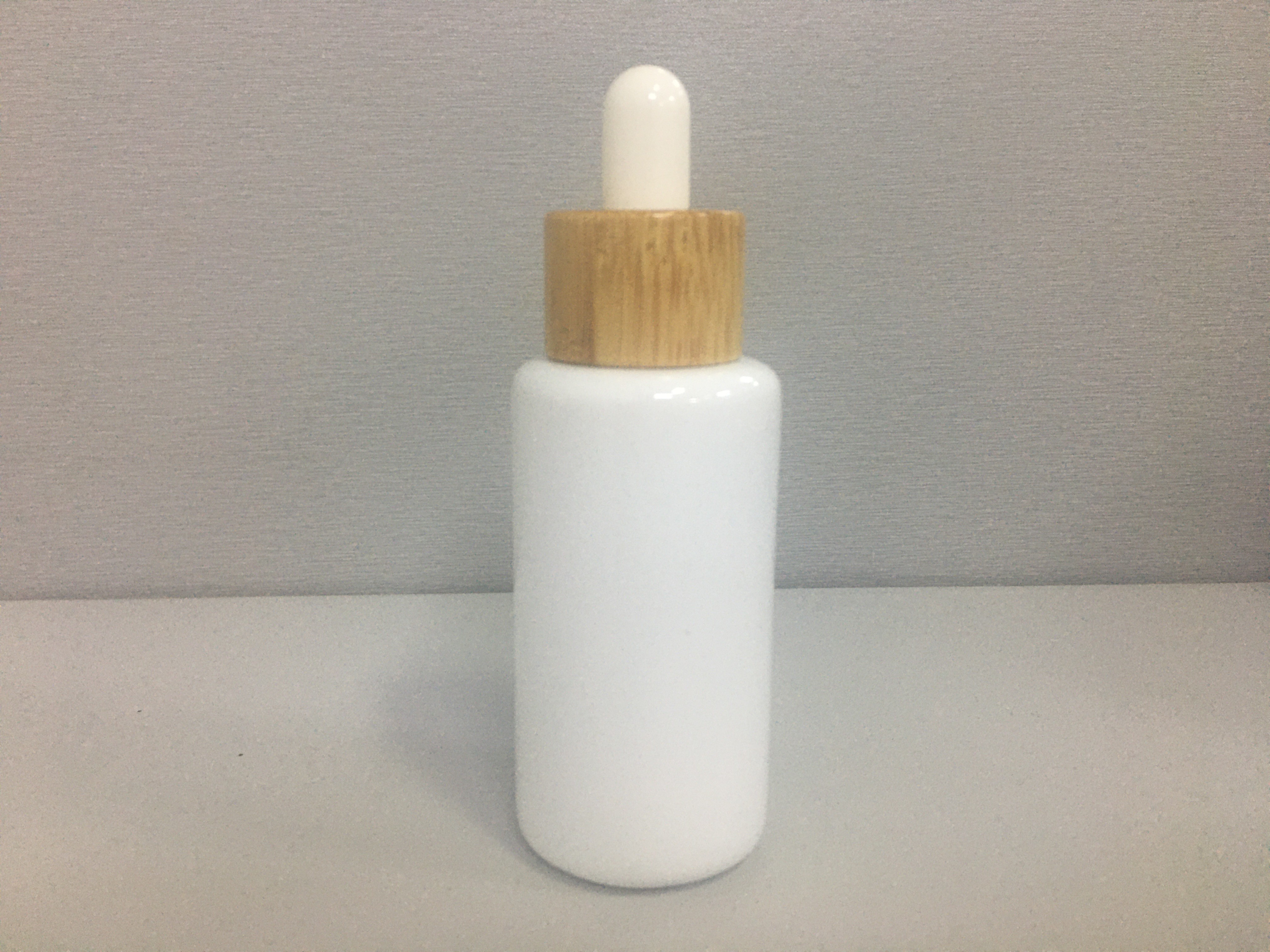 30ml Glass Dropper Bottles hot sell / Glass With Bamboo Collar Essential Oil Bottles OEM