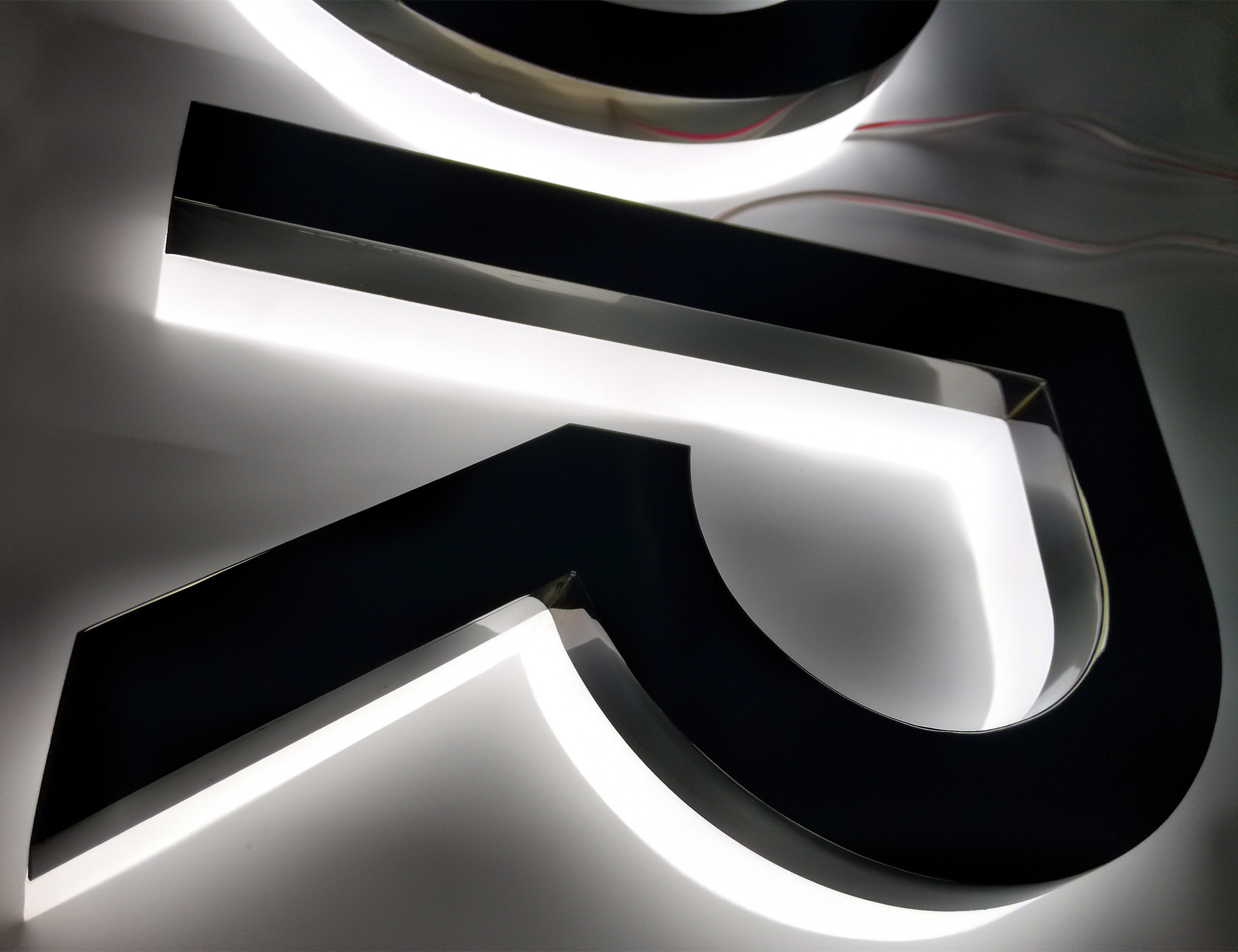 Acrylic Backlit Channel Letter Signs 8000K 33mm For Construction