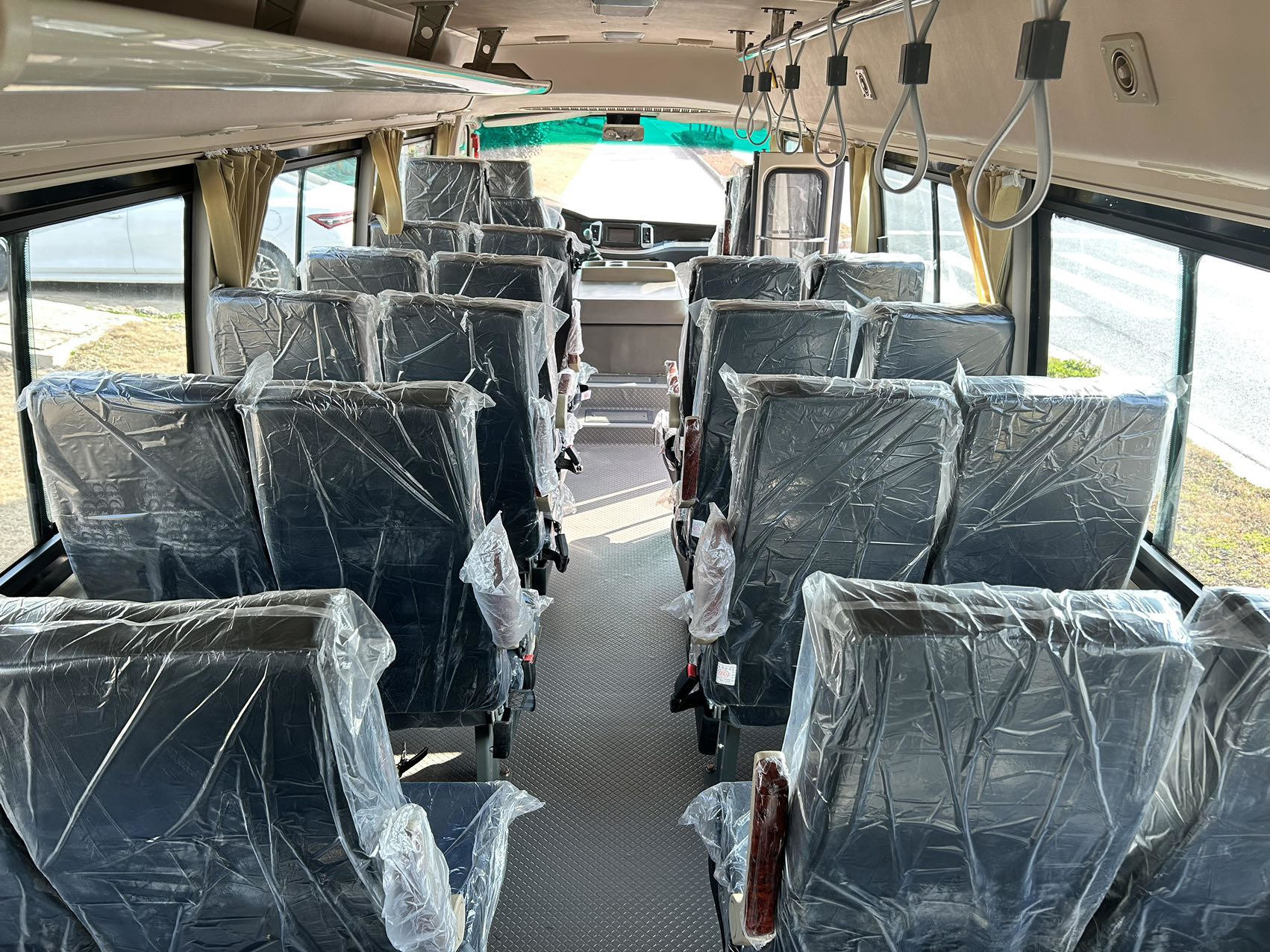 China Minibus 30 Seats Cummins Engine Diesel A/C New LHD Euro 2 Emission Use In Ghana