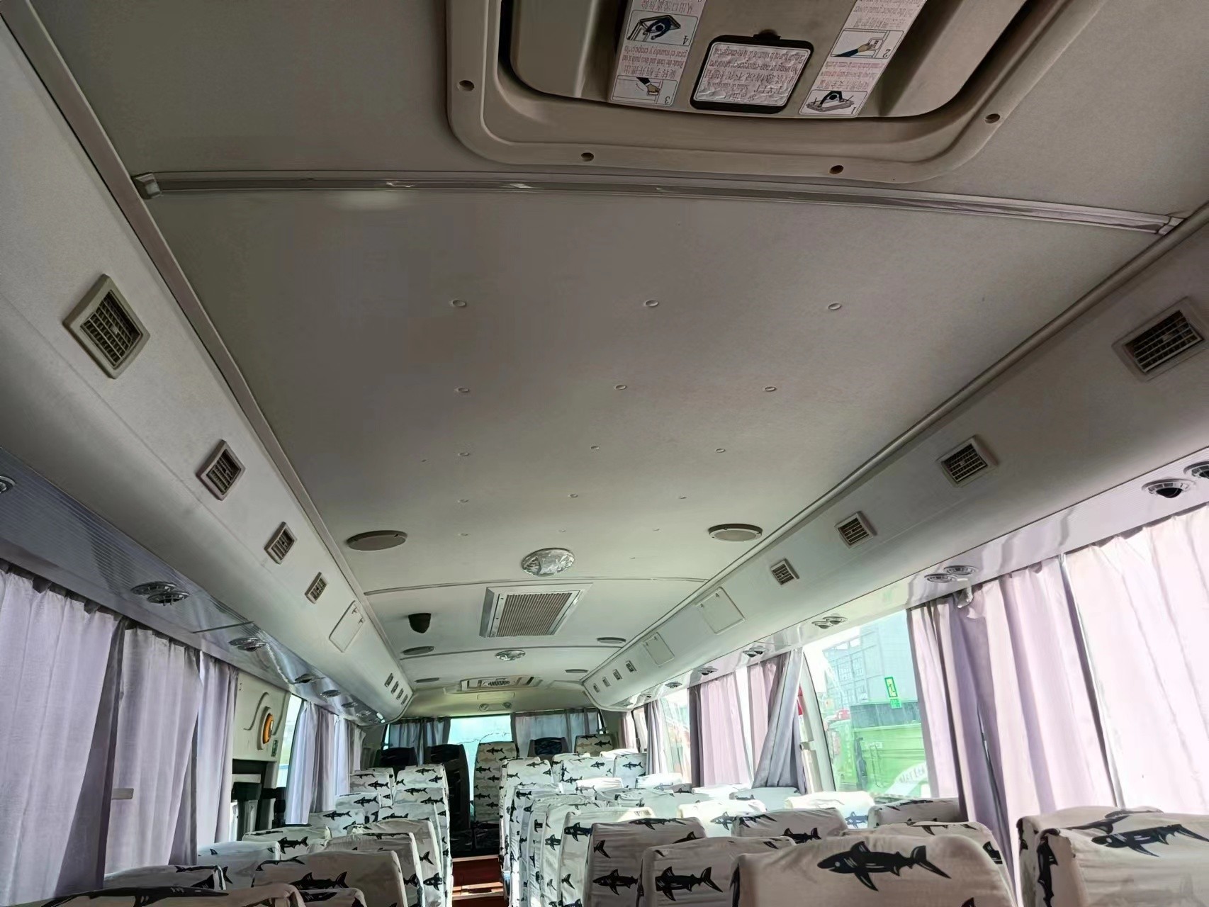 Used Luxury Coaches Second Hand Young Tong Bus ZK6115 Yellow Color 60 Seats Yuchai Engine