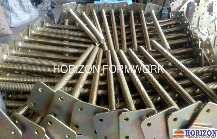 Solid Steel Scaffold Screw Jack , Scaffold Leveling Jack Support Horizontal Beam