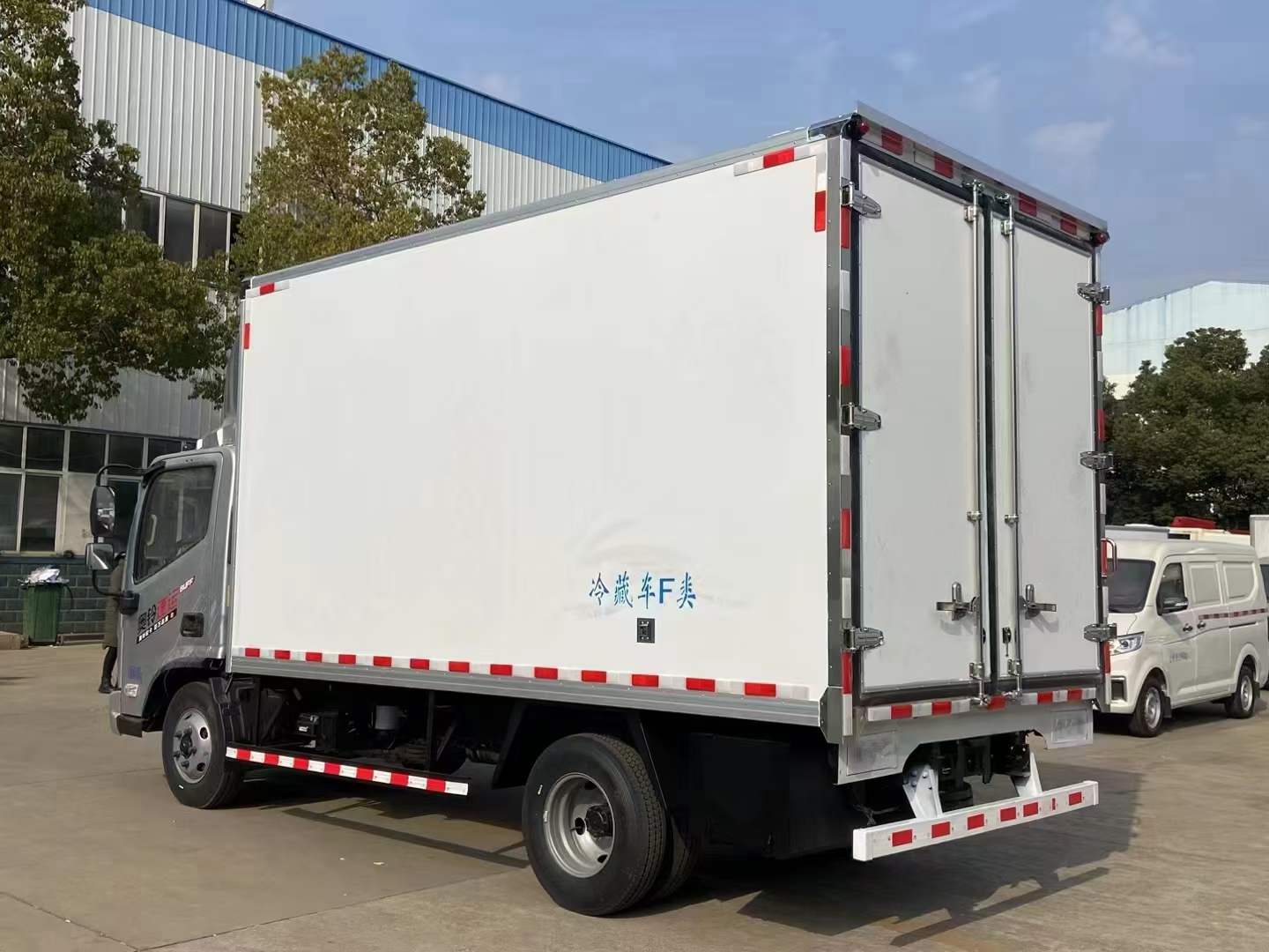 Foton Refrigerated Truck For Fresh Live Fish And Frozen Products Custom's Requirement