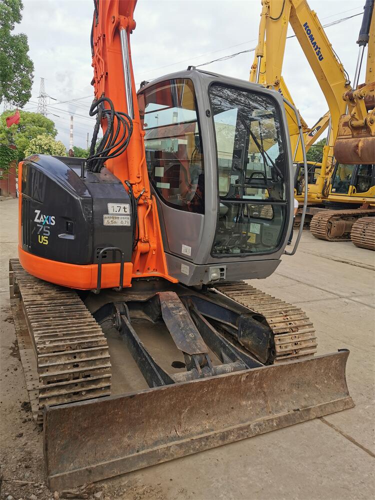 90% HITACHI ZX60/70/75 Excavator from Japan Operating Weight 7100KG Bucket Capacity 0.33m3