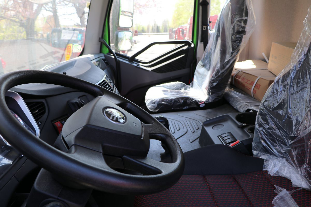 FAW CA3250 Airbag Shock-Absorbing Seat Heavy Truck 420HP Flat-Top Cab 6X4 5.8m Jiefang Dump Truck