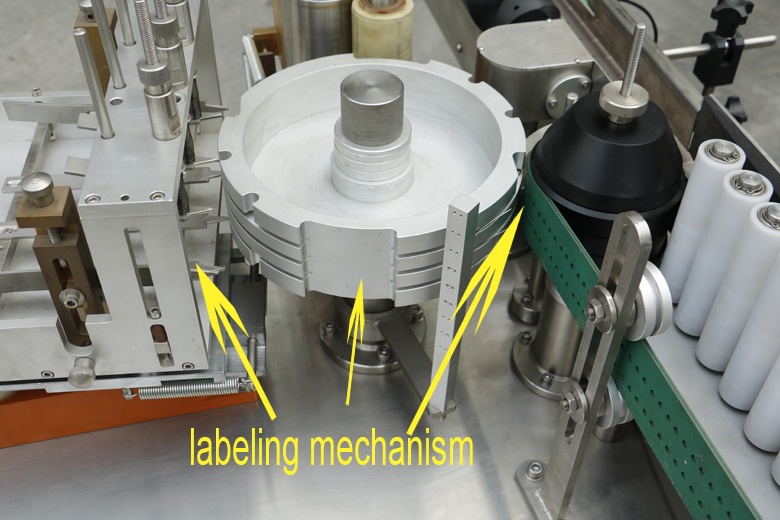 Wet Glue Bottle Labeling Machine with Automatic Labeling and 1mm Label Accuracy