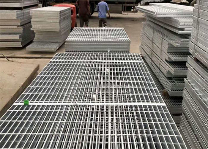 Light Structure Galvanzied Road Safety Steel Grating 75mm-200mm Pitch