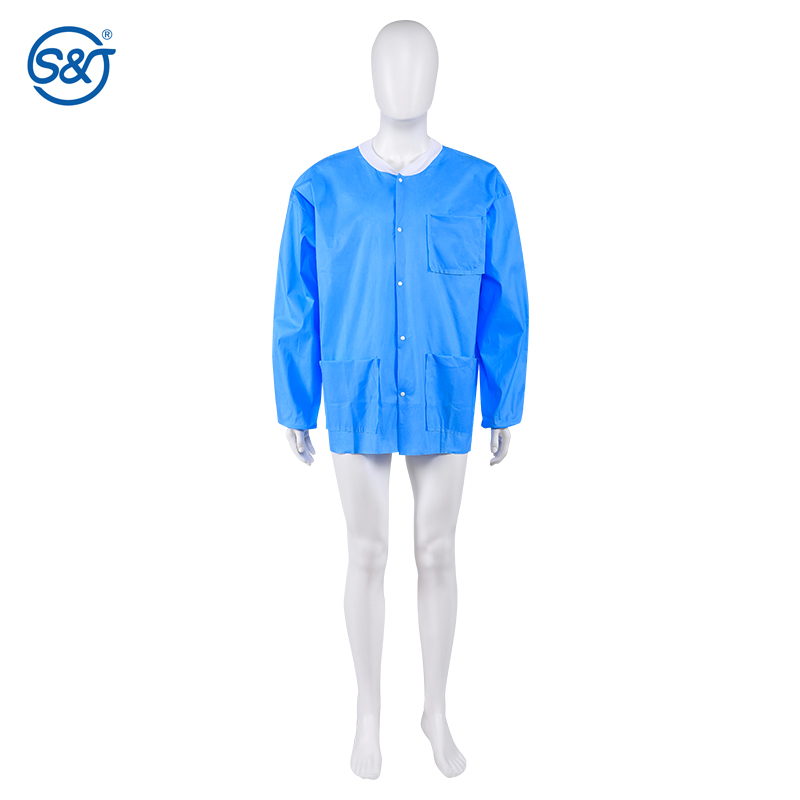 S&J Disposable Spunlace Lab Jacket Spunlace Nonwoven Premium Quality Knitted Collar and Cuff Front Button Closure Three Pocktets