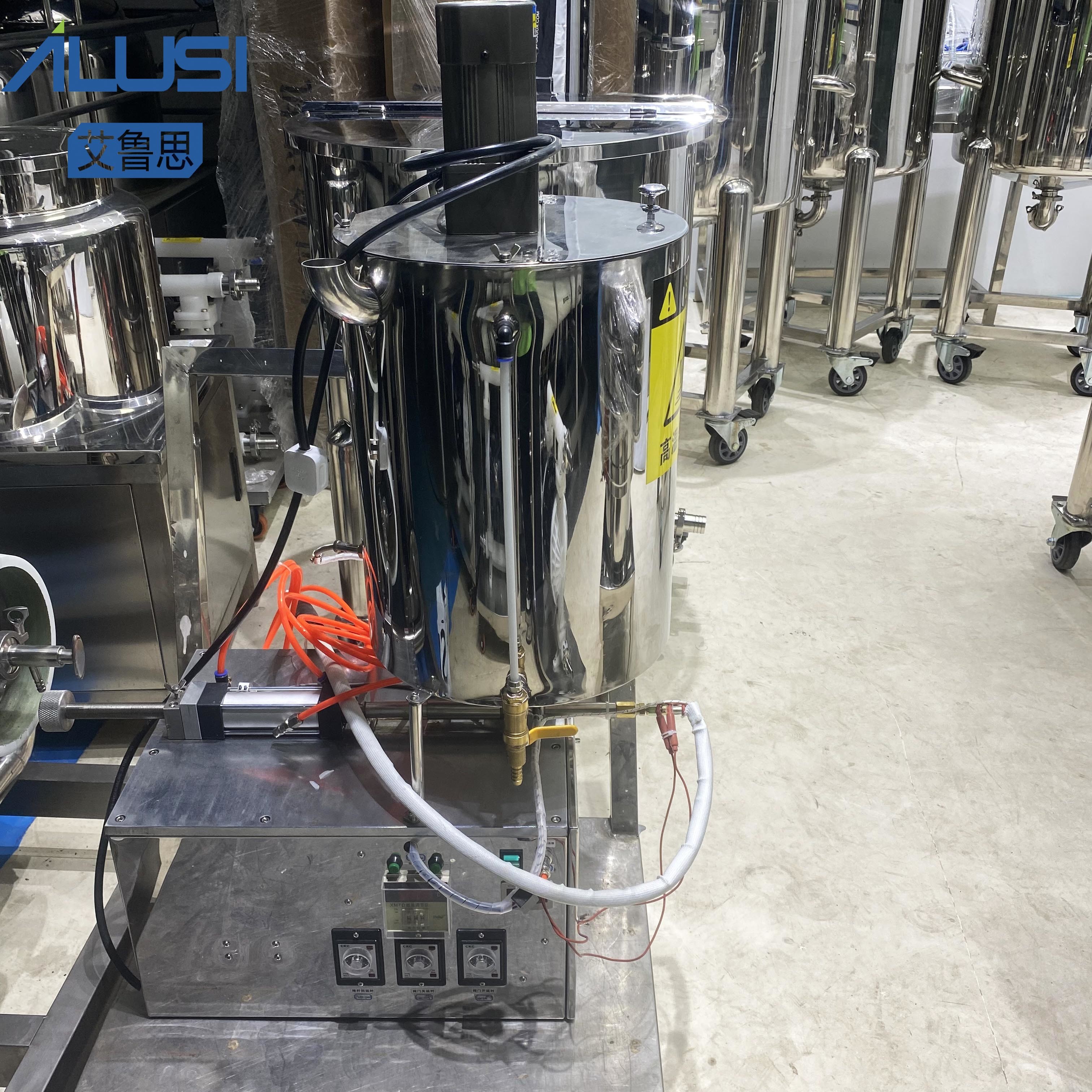 Semi Automatic Lipstick Filling Machine Heating Mixing Filling Machine 16000BPH