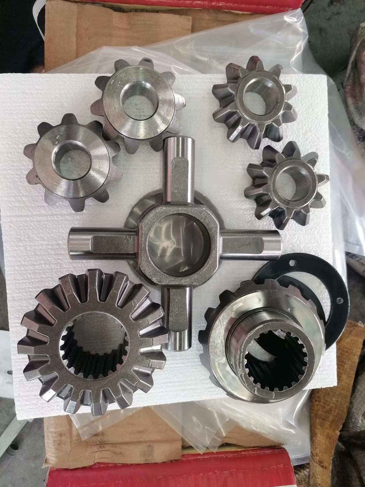 700P NQR FSR Final Drive Gear Repair Kit SAH067 Engine Model 4HK1 Side Gear 1415610930 Spider Pinion 1415210350