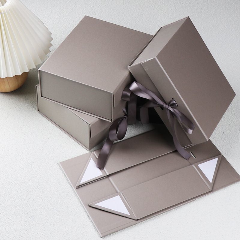 Elegant Packaging Boxes 100% Recycled Paper Ribbon Tie Magnetic Gift Boxes with Matte Finish for Promotions