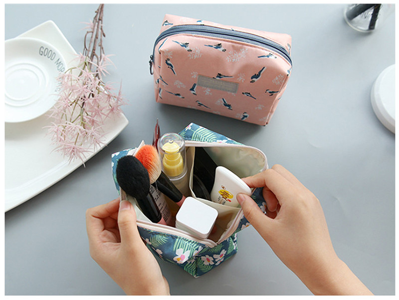 Water Repellent Polyester Cosmetic Bag With Flower Patterns