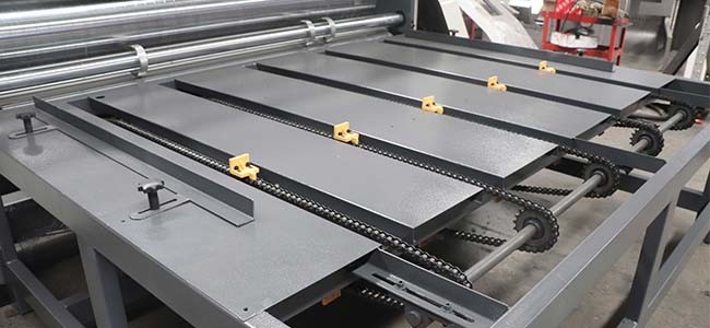 Chain Feeding Carton Box Flexo Printing Machine With Slotter