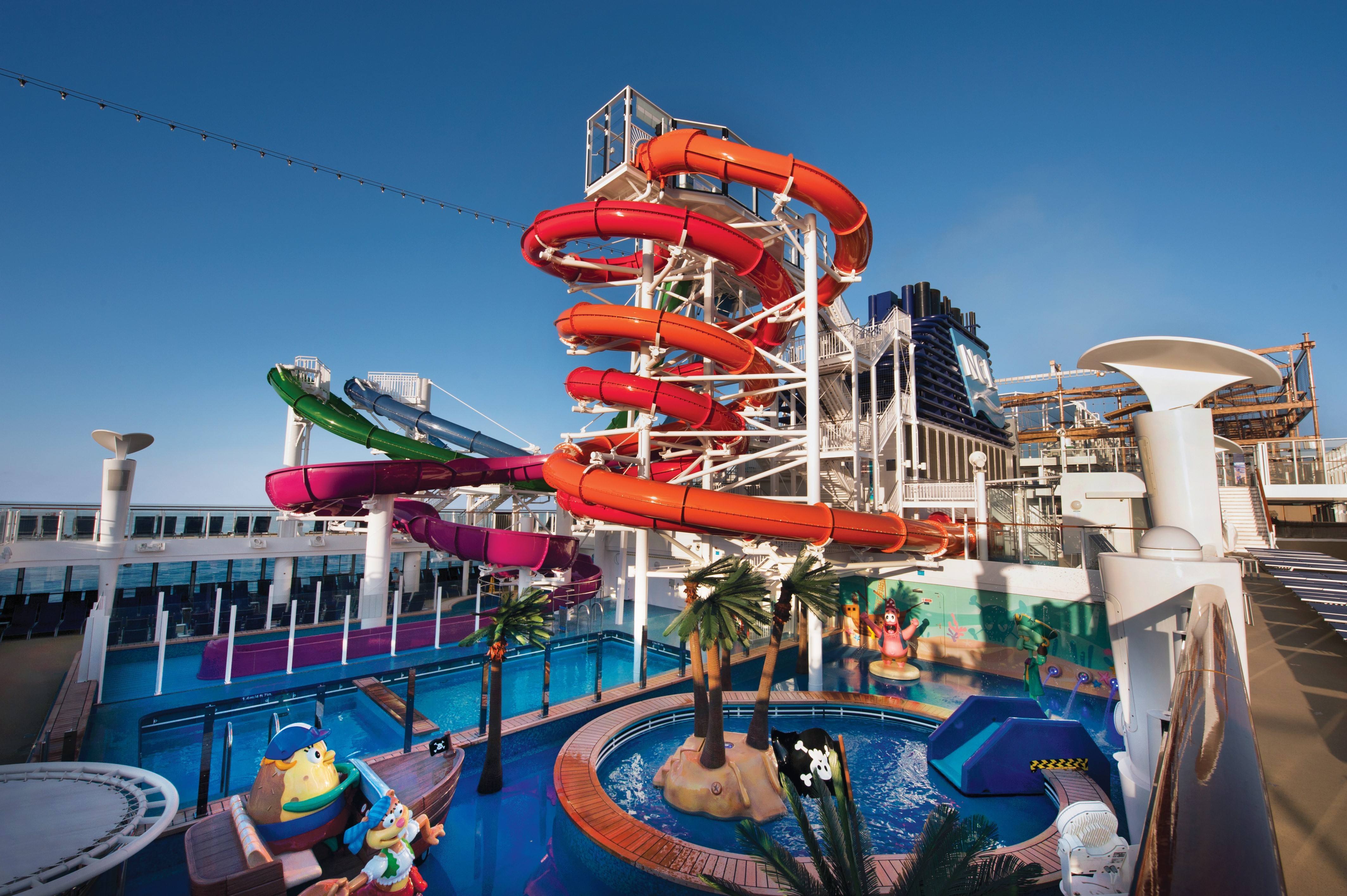 Anti Fade Commercial Spiral Water Slide For Indoor Resort Fiberglass Slide Rides