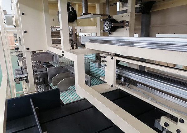 Fully Automatic Packaging Machine For Infant Diapers 30-35 Bag/Min Easy Operate