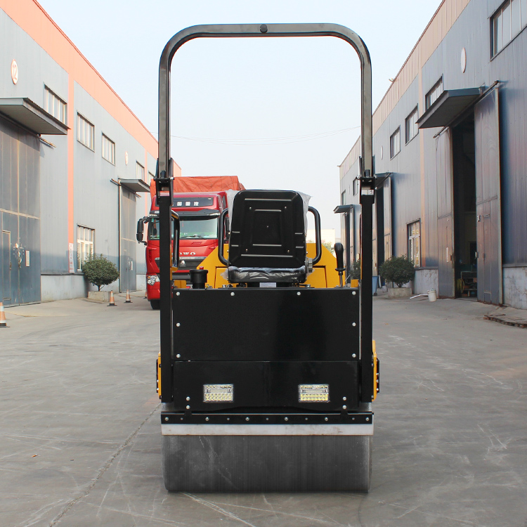 Mini Asphalt Road Roller Machine 2 Ton Diesel Engine and Hydraulic Vibratory Features