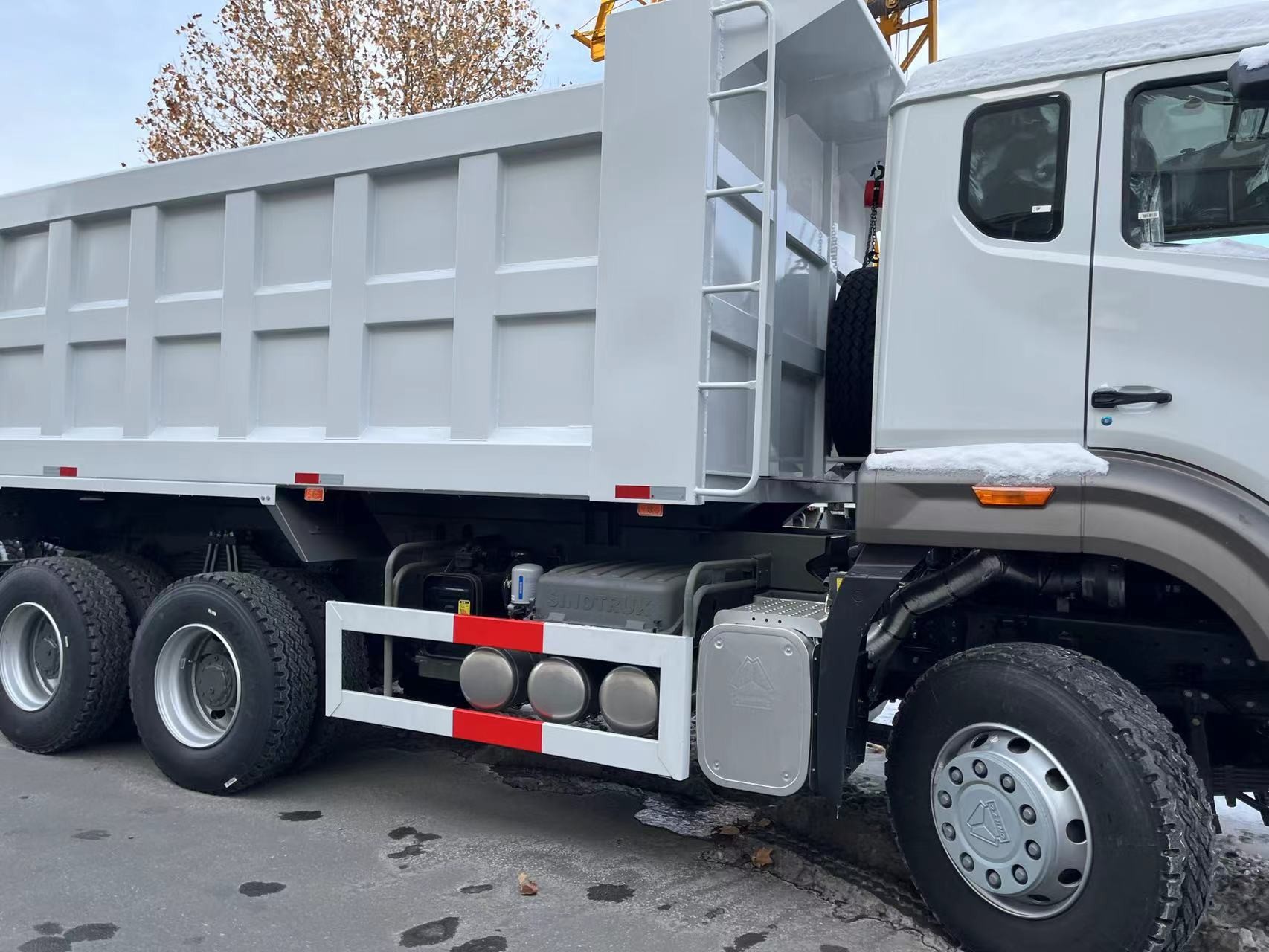 Used Tipper Trucks Diesel Howo 6*4 Dumper 380hp Weichai Hohan Model 20-40 Tons Loading Euro 3