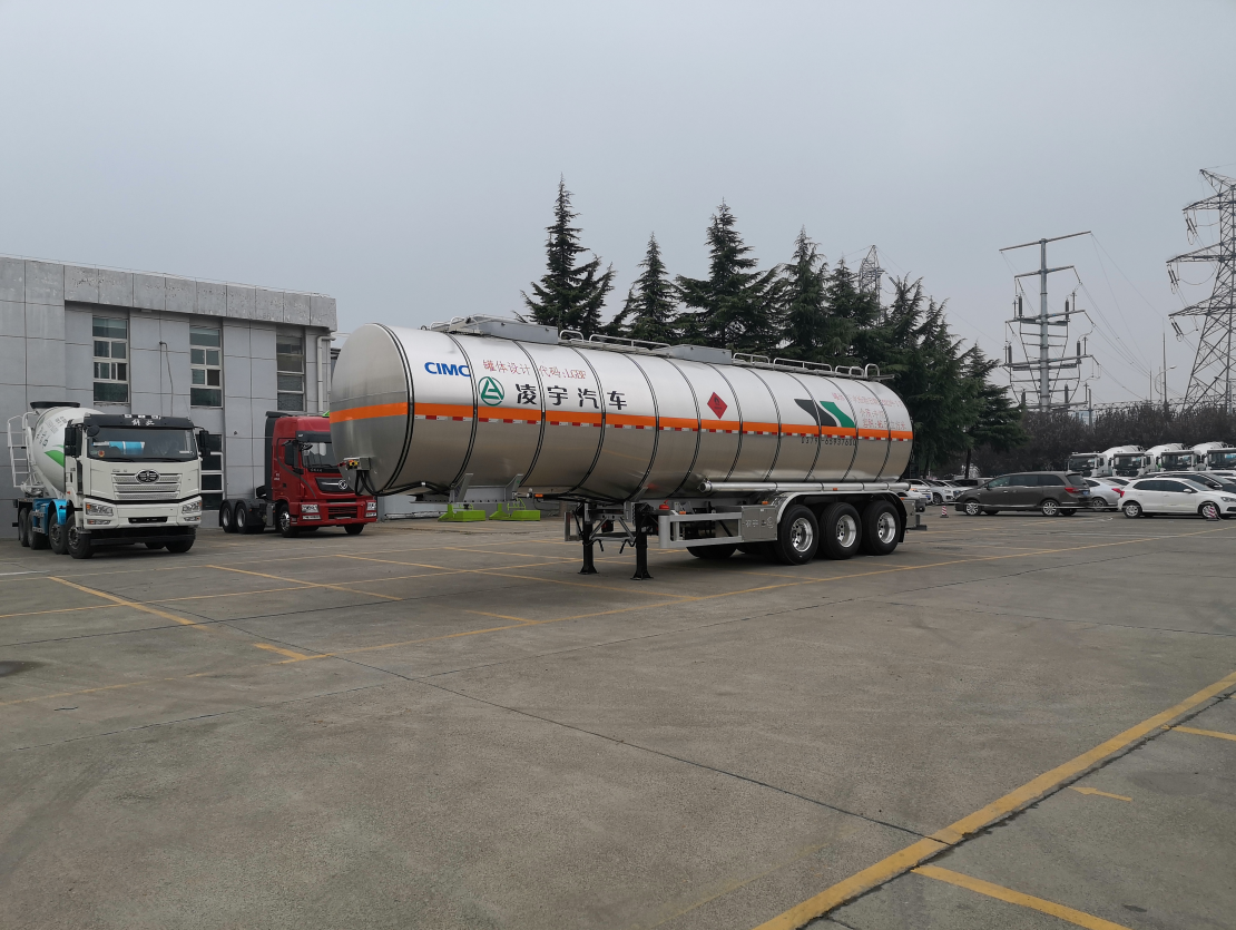 32100/31800 KG Rated Load Mass CIMC LINYU 8*4 Aluminum Alloy Liquid Fuel Tanker Trailer