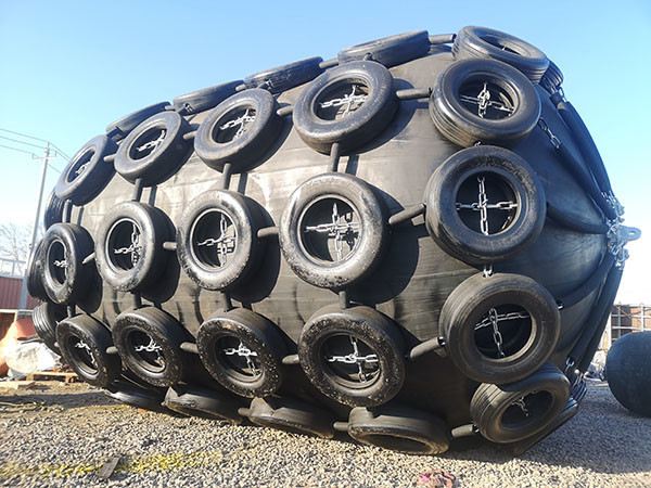 Pneumatic Rubber Fender Is Delivered To The Shipyard Yokohama Pneumatic Fender