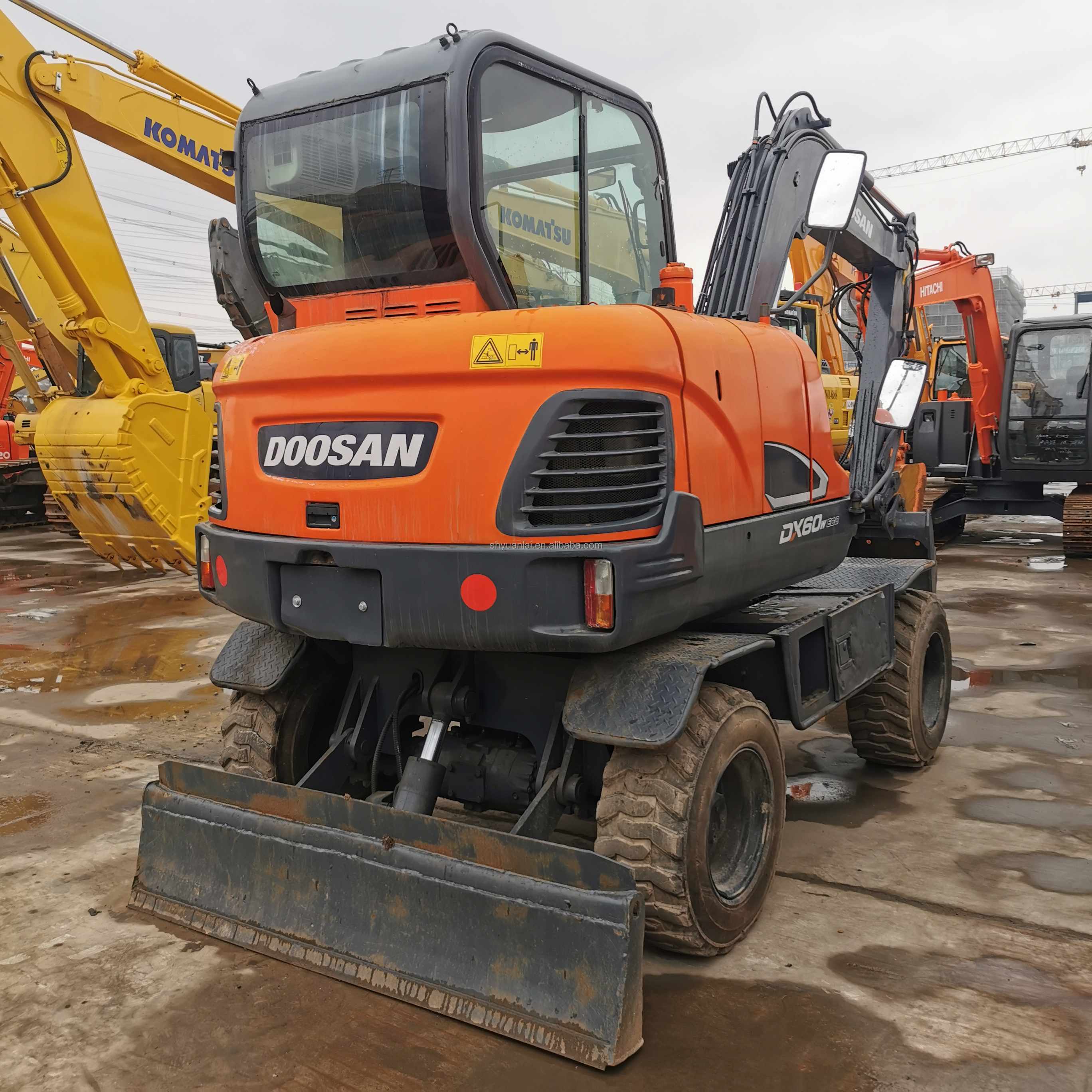 DOOSAN DX60W Excavator Affordable and Suitable for Crushing Used Hand Excavators