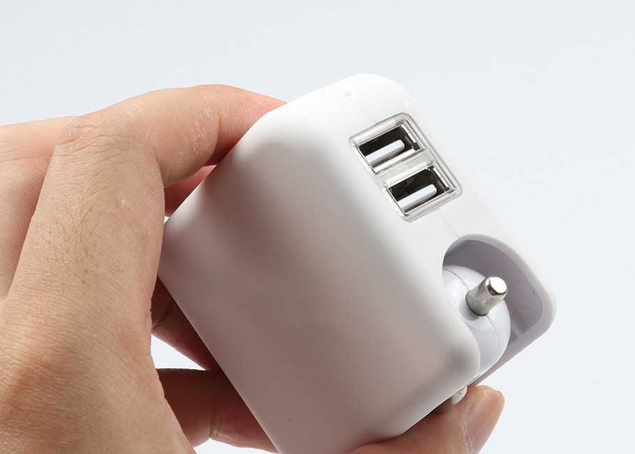 Custom Max 2.1A Universal Power Plug Adapter With Car Charger 58*58*30MM