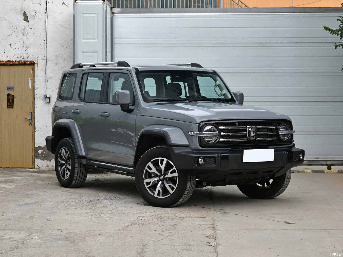 Traction Control Tank SUV Car Automatic Electric Tank 300 2024 Conqueror Grey
