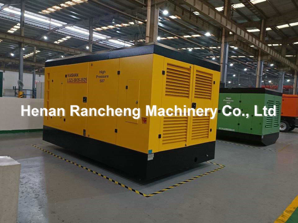 Diesel Engine Drilling Air Compressor 35 - 25bar Pressure 30 - 35m³/min Capacity