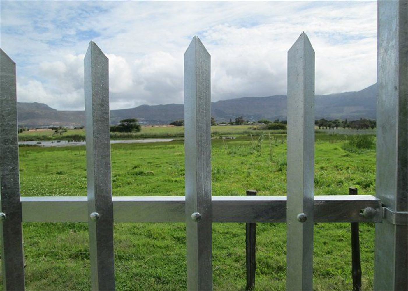 Palisade Fencing Vehicle Gates