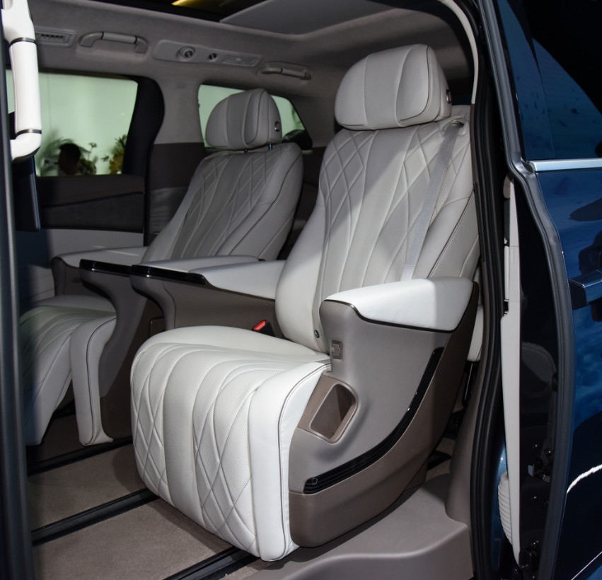 Denza D9 2022 DM-i 970 Four Wheel Drive Flagship Version EV 5 Door 7 seats MPV