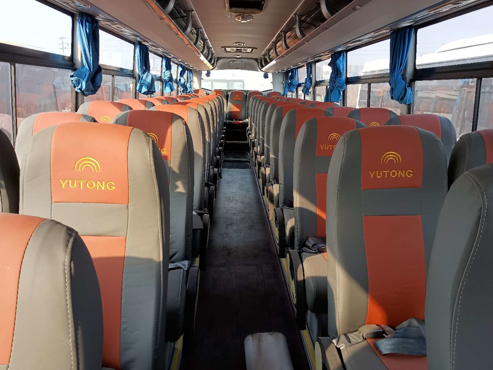 Airport Shuttle Buses 55 Seats Used Yutong ZK6127 Used Coach Bus 2016 Year Airport Coaches