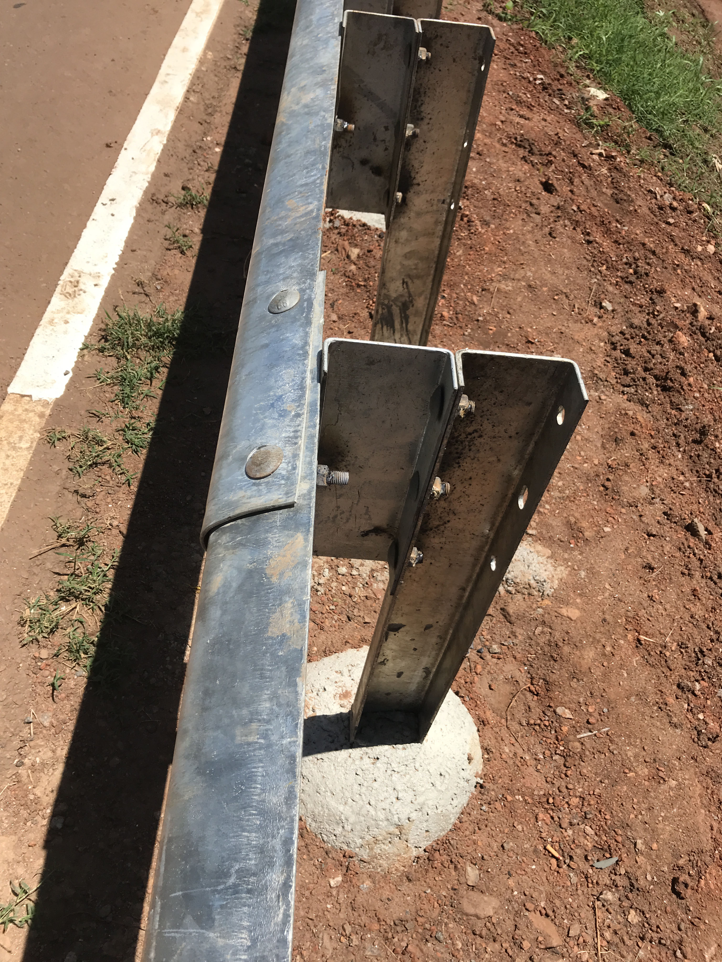 Anti-corrosion Galvanized Metal Flange Post for Roadway Safety and Reliability