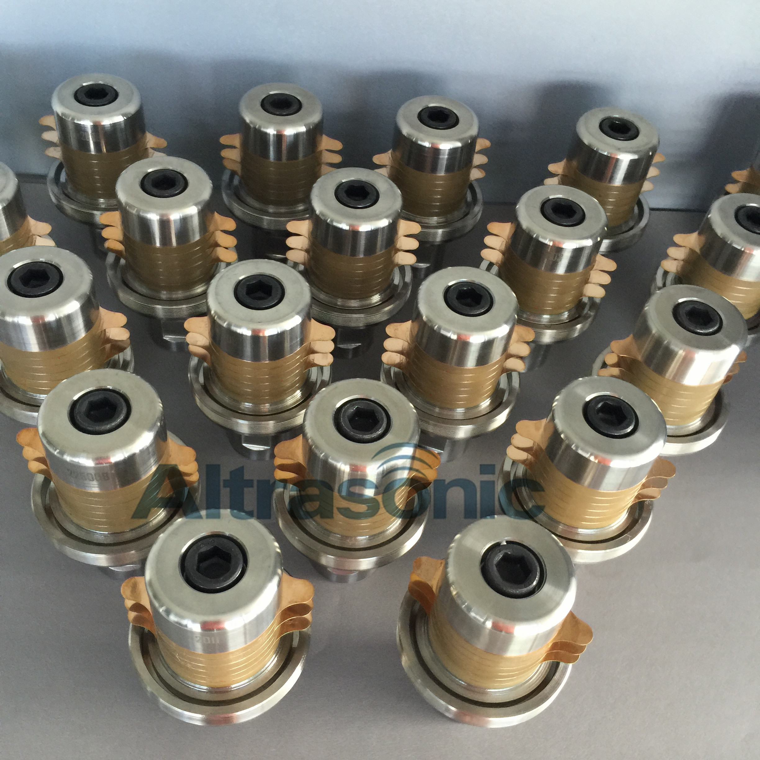 Customized Titanium Alloy Material Ultrasonic Converter With 6pcs Ceramic 20Khz