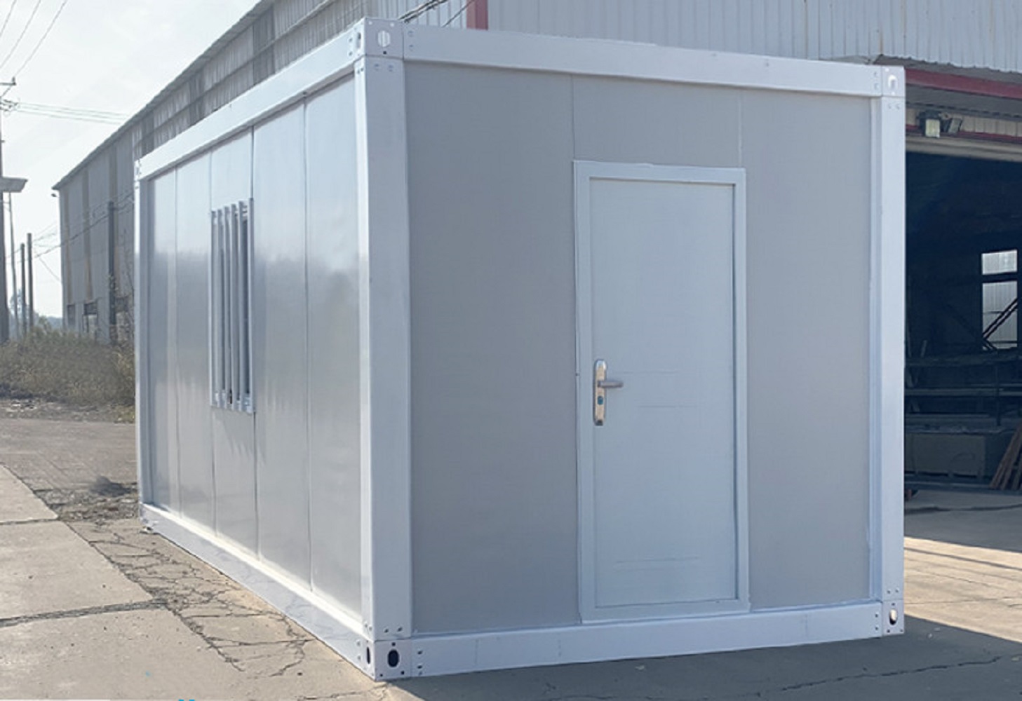 Metal Small House 90 M2 Prefabricated Steel Warehouse with Switch Accessories Included