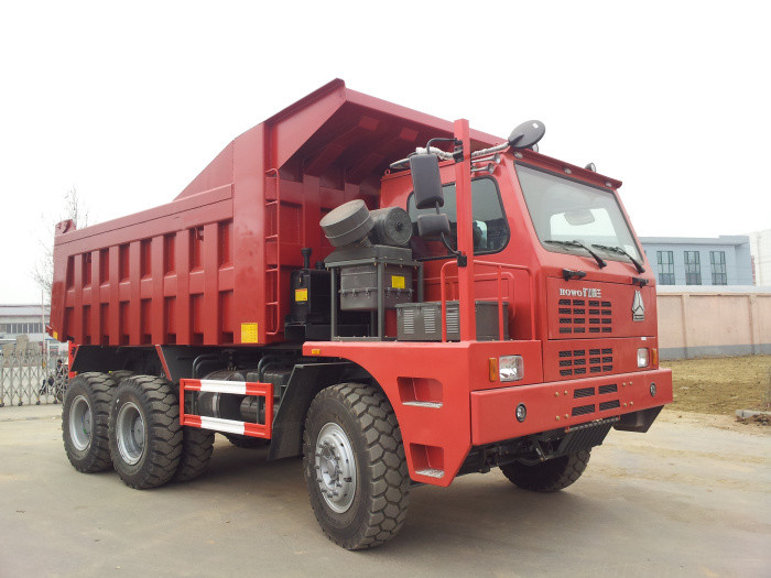 70 T Sinotruk Mining Dump Truck 6x4 30M3 10 Tires Tipper For Mine Work