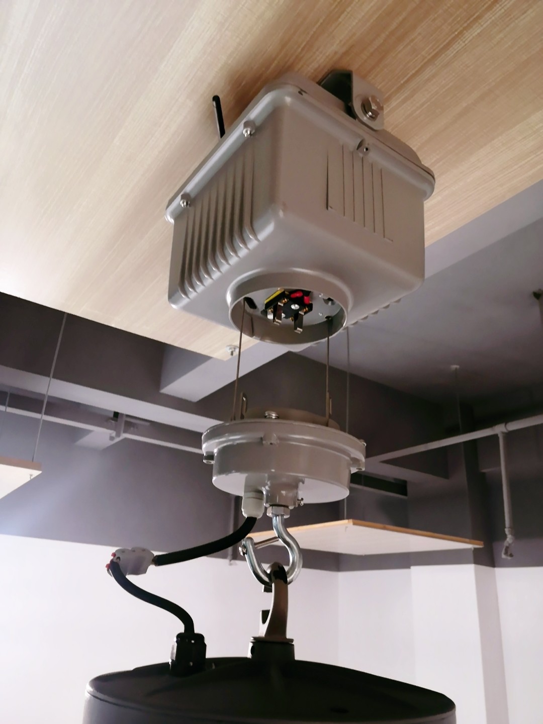 15m 8kg High Bay Light Lifter Lowering System Security Lock