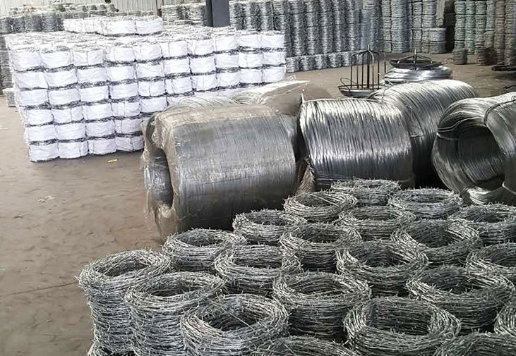Galvanized PVC Coated Barbed Wire with Optimal 20g/m2-200g/m2 Zinc Coating Protection