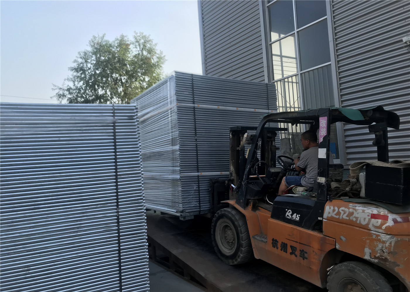 OD 40mm heavy duty temporary fencing panels 2.1mx2.4m Wall thickness 1.5mm and Mesh 60mm x 150mm diameter 4.00mm
