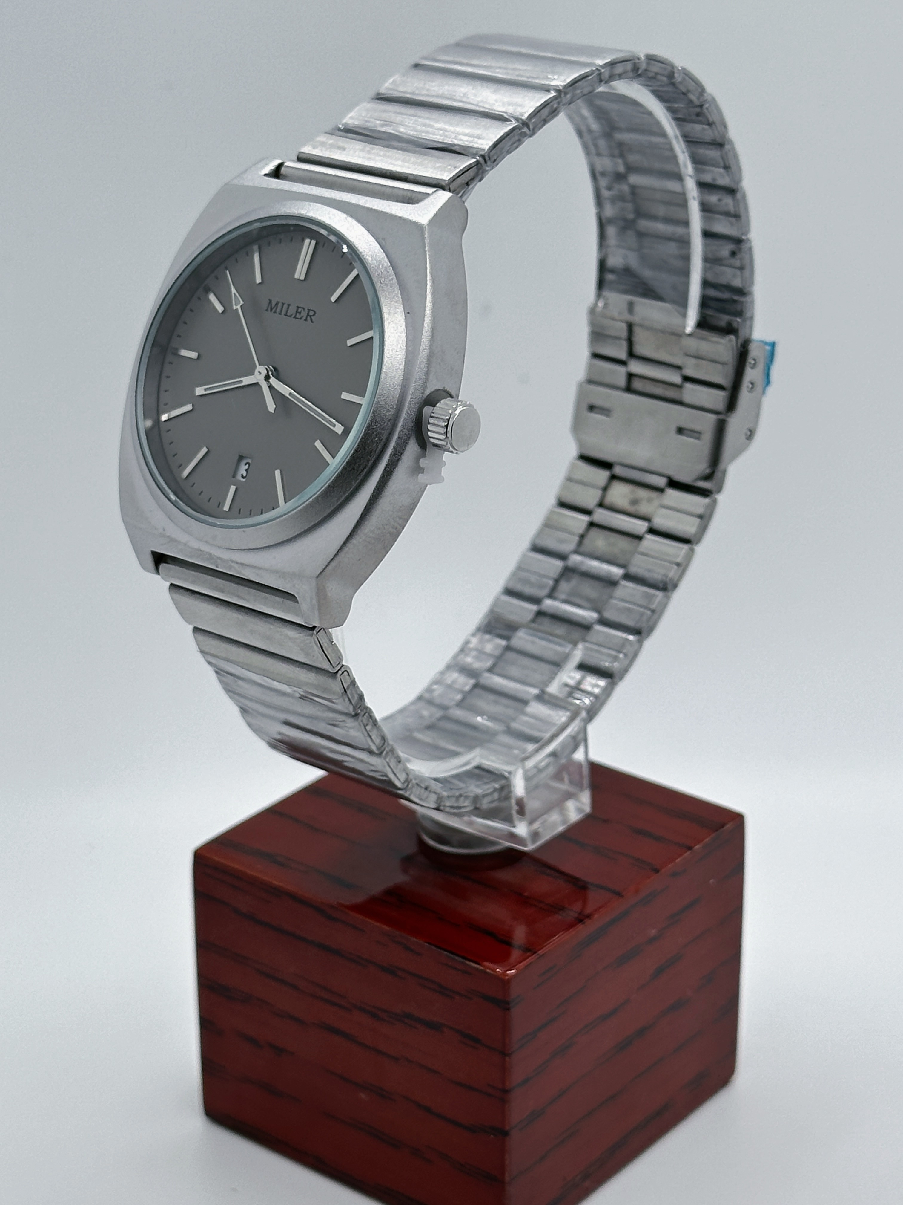 Classic Analog Stainless Steel Strap Watch Round Luminous Dial Mens Silver Strap Watch