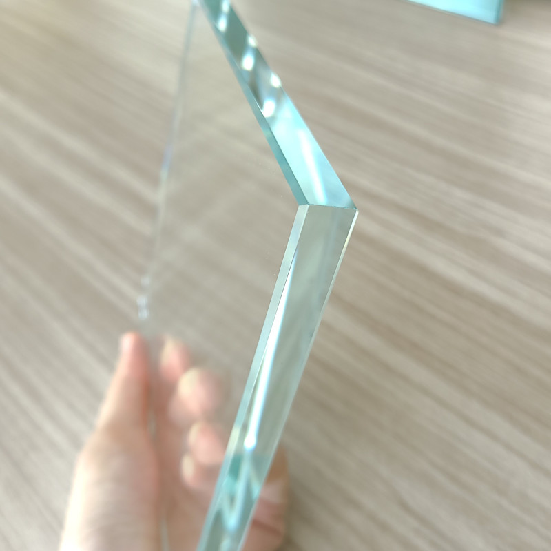 Solid Low Iron Tempered Glass , Customized Ultra Clear Glass For Building