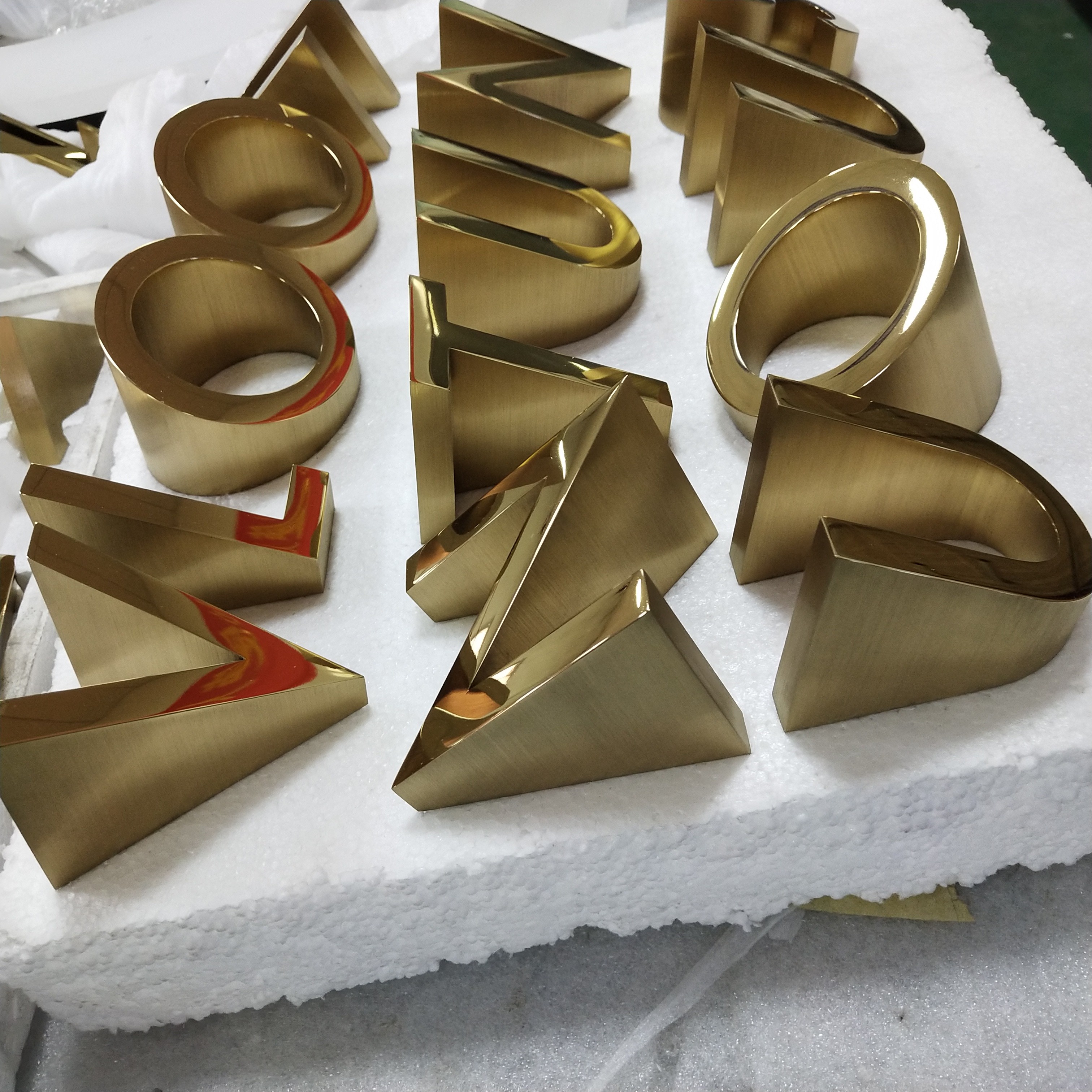 Electroplated brass 3D Stainless Steel Letters 40mm for Hospitals / Mall