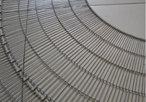 Stainless Steel Assembly Line Flat Flex Conveyor Belt Produces Chocolate