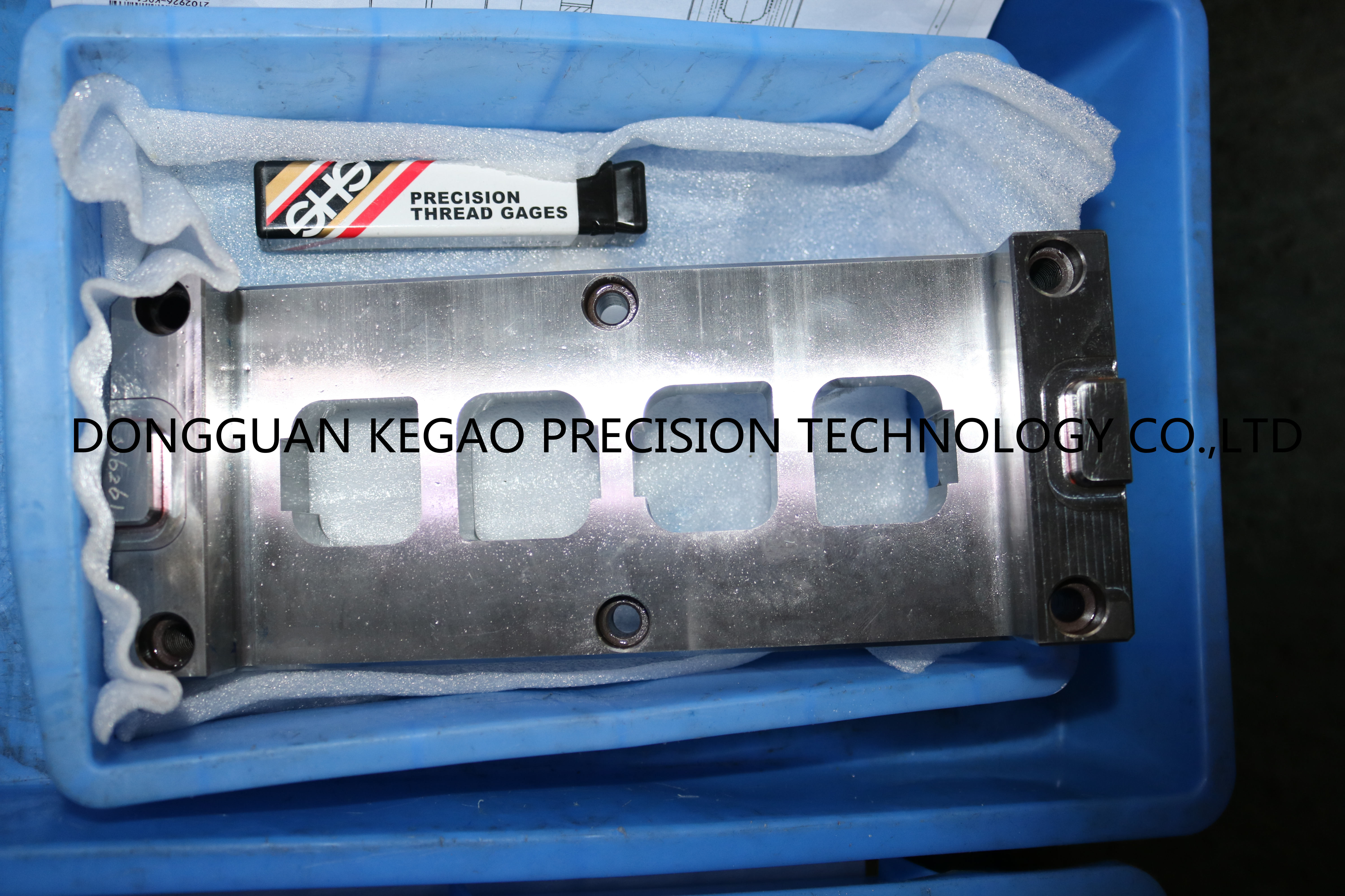 INJ.Side Cavity Injection Moulding Automobile Parts 8407 Material