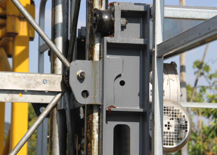 Q355B Steel Sandblasting And Painted , Galvanised Construction Site Hoist
