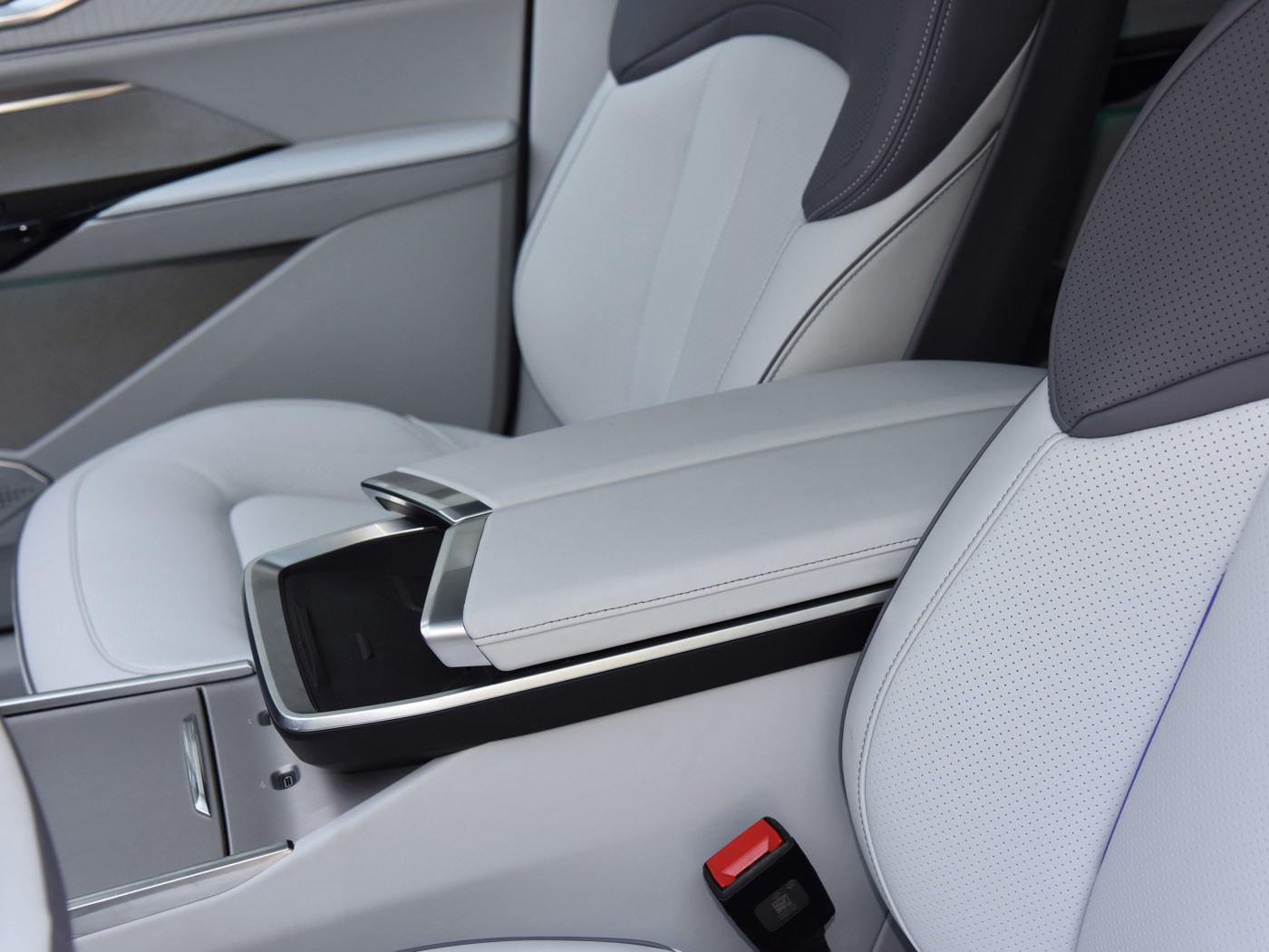 HiPhi Y Chinese EV Cars Electric Luxury SUV With Wheelbase 2950mm