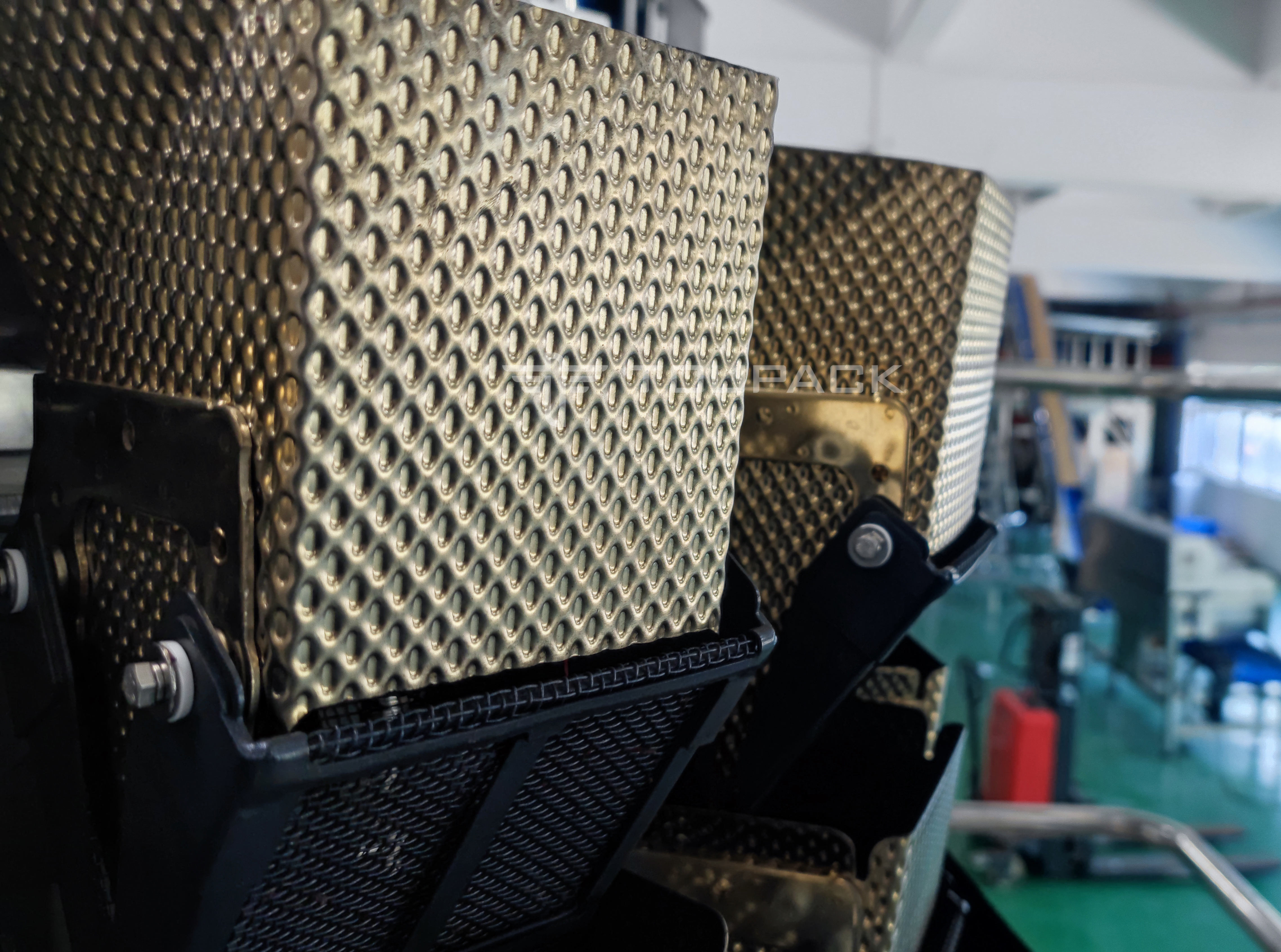 Automatic Screw Feeder Combination Weigher Filling Sticky Food Meat Dark Gold Multihead Weigher