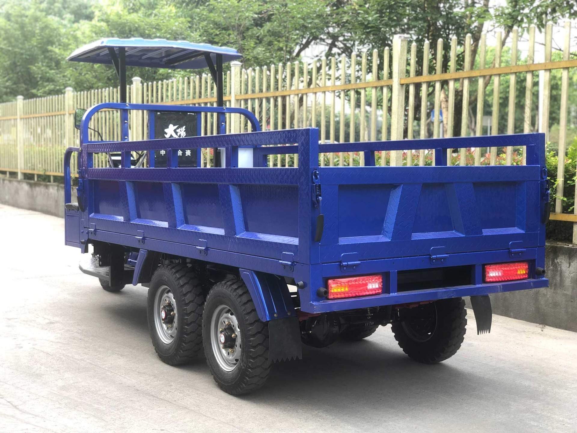 300CC/350CC Motorized Cargo Trike Motorcycle for Heavy Loading Made in Three Wheel 12V