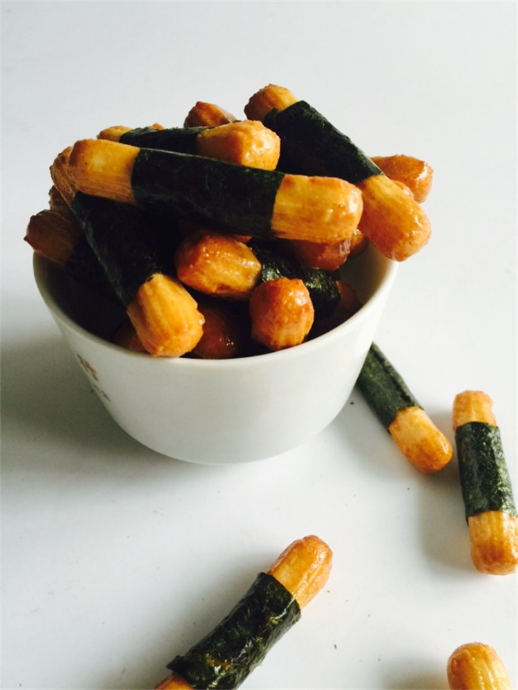 Seaweed Rolled Rice Cracker Snacks Crispy Delicious Puffed Rice Snacks