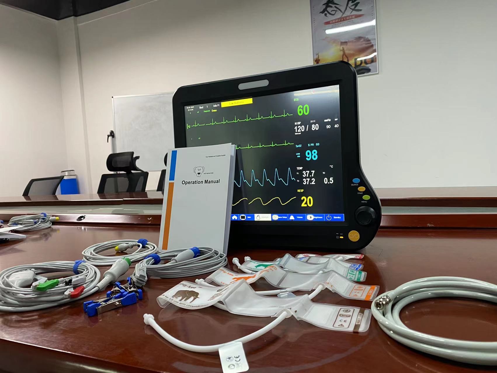 Portable Veterinary Surgical Monitors , 12.1 Inch Veterinary Vital Signs Monitor