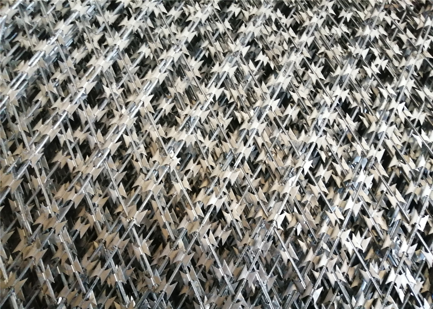 RAL 6005 Powder Coated Welded Razor Mesh Ribbon Fencing Custom Fence Panels